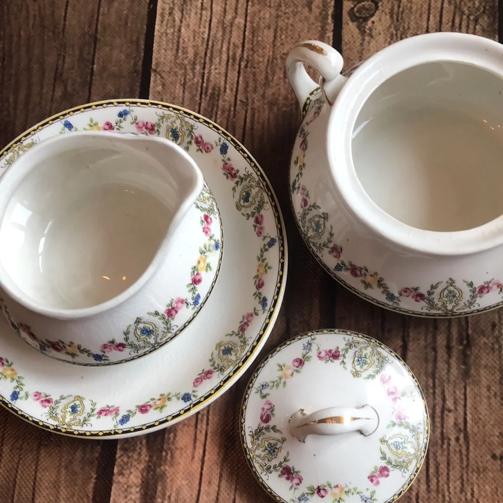 Vintage (20s) Homer Laughlin Creamer and Lidded Sugar